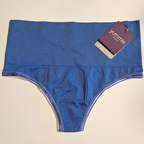 Yummy Shape Thongs - Picture 4 of 12